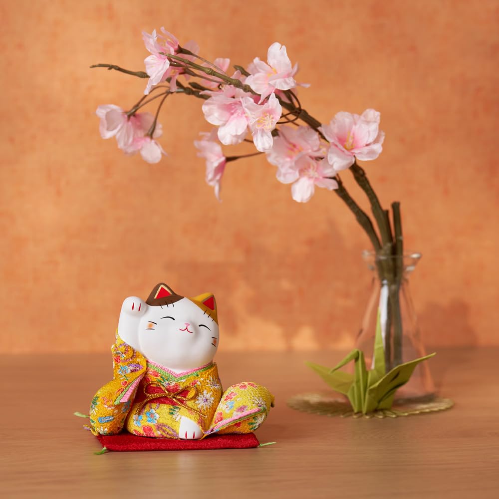 YOSHINOYA KYUBEI Maneki Neko Lucky Cat in Kimono with Welcoming Pose – Japanese Home Decor 7553-Z-US