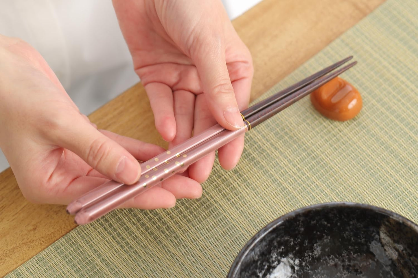 Japanese Chopsticks Set of 2 Pairs [Made in Japan] - Metallic Foil Finish Lacquered Wooden Chopsticks (Golden Dew 2prs(MK053))