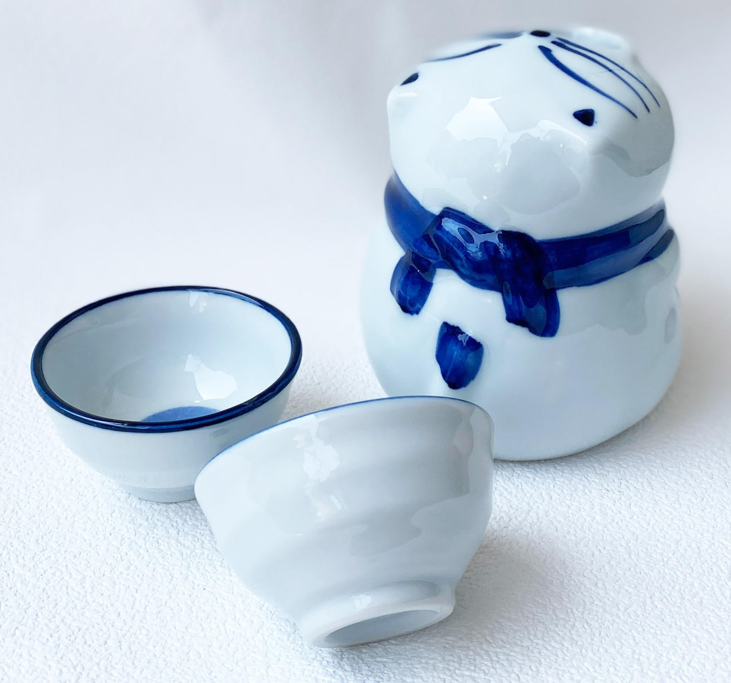 Mino ware Japanese Sake Set, 1 Tokkuri Sake Bottle, 2 Ochoko Sake Cups, Maneki neko Lucky cat shape, Sake Set,Sake pot set, Microwave and Dishwasher Safe,Made in Japan