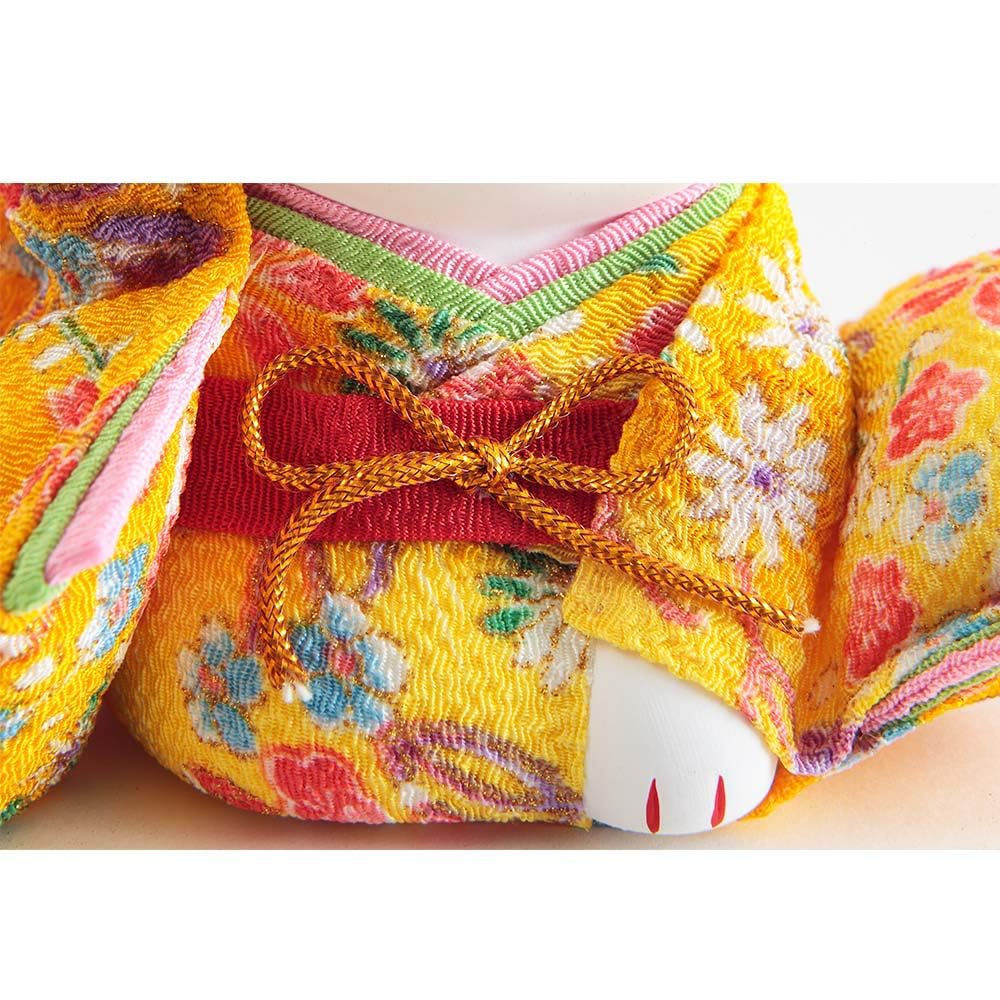 YOSHINOYA KYUBEI Maneki Neko Lucky Cat in Kimono with Welcoming Pose – Japanese Home Decor 7553-Z-US